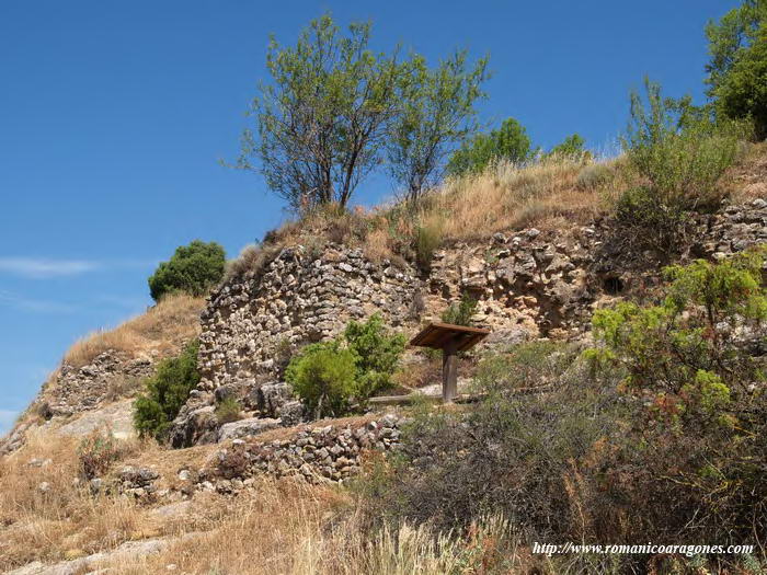 MURALLA CON CUBOS CUADRADOS